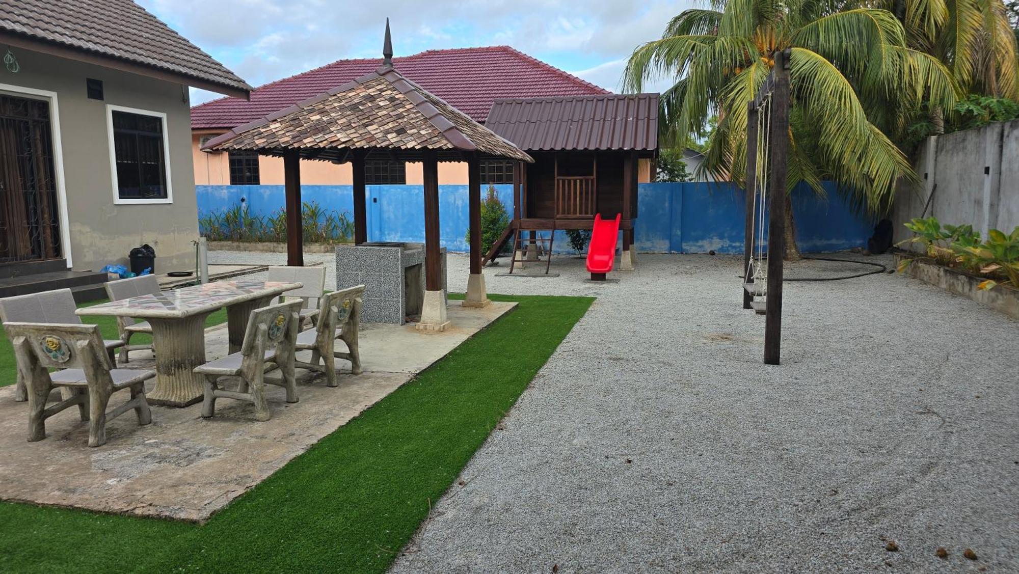 Casa Tiga Homestay Besut Kampung Kuala Besut Buitenkant foto